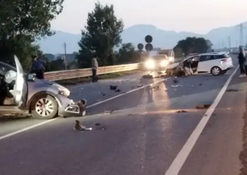 Scontro Frontale Sulla Statale 18 Due Feriti Traffico Interrotto Nei